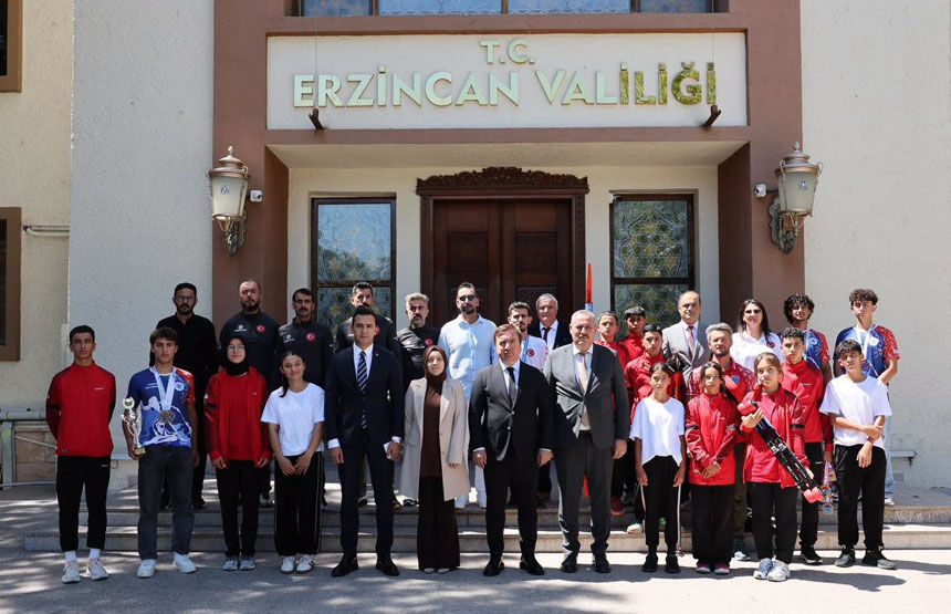 Vali Aydoğdu Başarılı Sporcularımızı Makamında Ağırladı