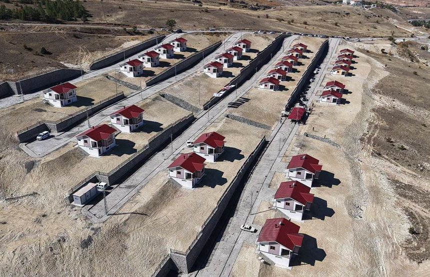 Kemah’ta AFAD Konutları Hak Sahiplerine Teslim Edildi