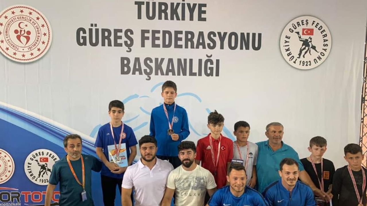 Erzincanlı Güreşçi Türkiye Şampiyonu Oldu