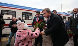 Turistik Doğu Ekspresi Katılımcıları Erzincan'da Güllerle Karşılandı