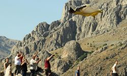 Kemaliye Semalarında Wingsuit Uçuşu