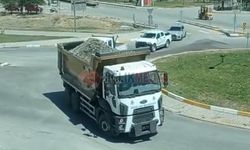 Kamyonlardan Dökülen Hafriyat Site Sakinlerini İsyan Ettirdi