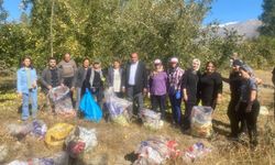 Altınbaşak’ta Elma Hasadı Geliri Okula Bağışlanacak