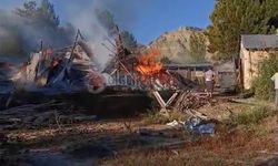 Kemah Beşikli Köyü’nde Yangın: Samanlık ve Odunluk Kül Oldu
