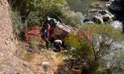 Pülümür’de Otomobil Dereye Devrildi