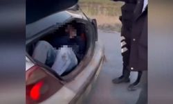 Erzincan’da Otomobil Bagajında 2 Kaçak Göçmen Yakalandı