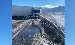 Erzincan–Erzurum Karayolunda TIR Kazası: Yol 1 Saatten Fazla Kapalı Kaldı