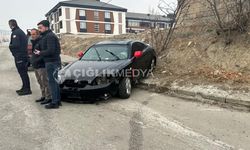 Binali Yıldırım Bulvarı’nda Kaza: Otomobil Virajda Kontrolden Çıktı