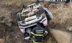 Havaalanı Yolu Yoğurtlu TOKİ Kavşağında Kaza: Araç Araziye Uçtu