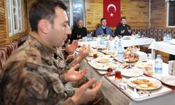 Vali Aydoğdu Özel Harekat Polisleri İle Sahur Yaptı