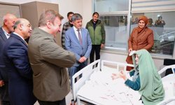 Bekir Aksun'un Annesine Hastane Ziyareti