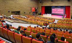 Erzincan’da Dijital Dünyanın Geleceği Gençlerin Gözünden Masaya Yatırıldı
