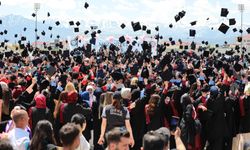 EBYÜ’de 2025-2026 Mezuniyet Töreni Coşkuyla Gerçekleştirildi