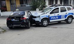 Cumhuriyet Mahallesi’nde Polis Aracı Kazaya Karıştı