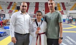Erzincanlı Sporcu Zehra Ecrin Biçer'den Bölge Üçüncülüğü