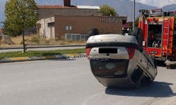 Karaağaç’ta Otomobil Refüje Çarparak Ters Döndü: 2 Yaralı