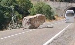 Tunceli-Erzincan Yolunda Dev Kaya Tehlikesi