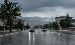 Meteoroloji Uyarmıştı: Erzincan’da Sağanak Başladı