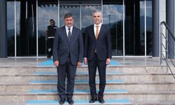 Aksun’dan Rektör Kuyrukluyıldız’a Hayırlı Olsun Ziyareti