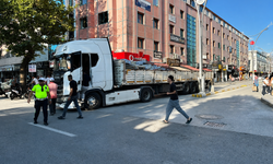 TIR Trafiği Kilitledi: “Senin Orada Ne İşin Var?”