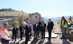 Vali Aydoğdu, Sultan Melik Türbesi’ndeki Restorasyonu İnceledi