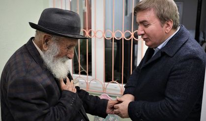 Vali Aydoğdu Ahmet Dedeyi Ziyaret Etti