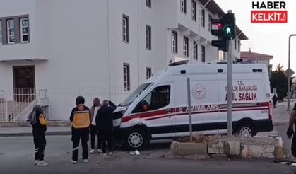 Kelkit’te Hasta Taşıyan Ambulans Kaza Yaptı