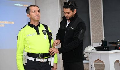 Erzincan’da Trafik Polisi Personeline Yeni Nesil Yaka Kamerası Eğitimi Verildi