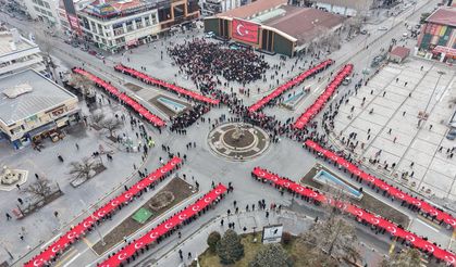 Erzincan'da Yüzlerce Vatandaş Bayrak Altında Toplandı