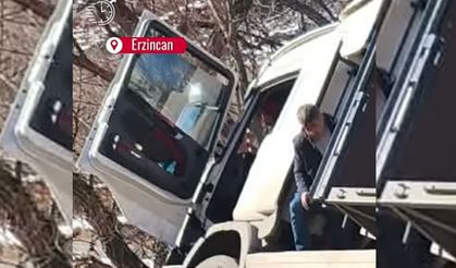 Erzincan–Tunceli Karayolunda Kaza: Kömür Yüklü Tır Yolda Yan Yattı