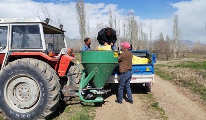 Erzincan’da 7 Köyde Mera Gübreleme Çalışması