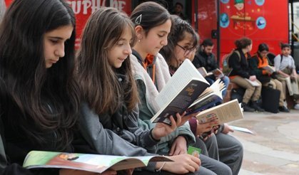 Kütüphane Haftası'nda Kitap Okuyoruz Etkinliği