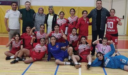 İzzetpaşa Ortaokulu Yıldız Kız Futsal Takımı Türkiye Finallerinde