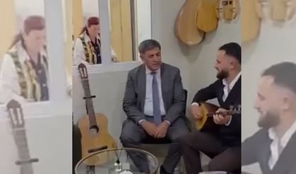 Erzincan Belediye Başkanı Bekir Aksun Türkü Söyledi