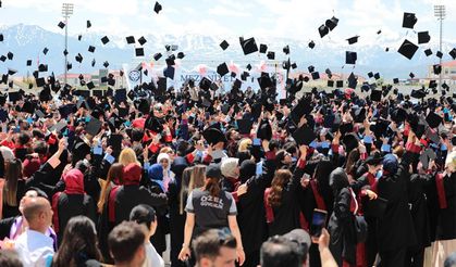 EBYÜ’de 2025-2026 Mezuniyet Töreni Coşkuyla Gerçekleştirildi