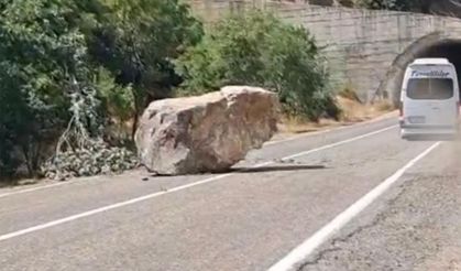 Tunceli-Erzincan Yolunda Dev Kaya Tehlikesi