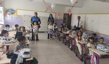 Polis Ekiplerinden Öğrencilere Yeni Eğitim Yılı Sürprizi