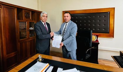 Yeni Parti Merkez İlçe Başkanı Ali Aras Mazbatasını Aldı