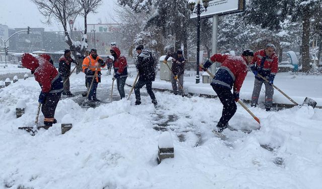 Erzincan'da Yoğun Kar Yağışı Etkili Oldu