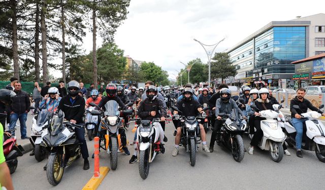 Erzincan’da Motosiklet Kullanıcılarına Kask Dağıtıldı
