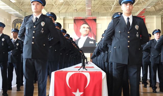 Erzincan POMEM'de 449 Polis Mezun Oldu