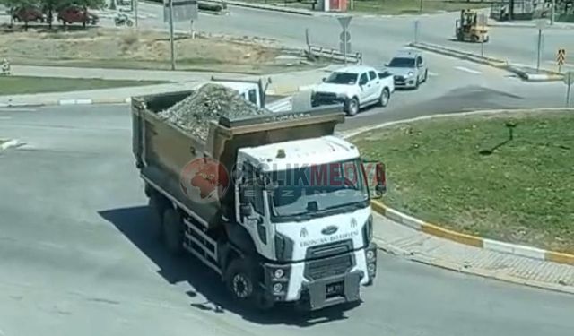 Kamyonlardan Dökülen Hafriyat Site Sakinlerini İsyan Ettirdi