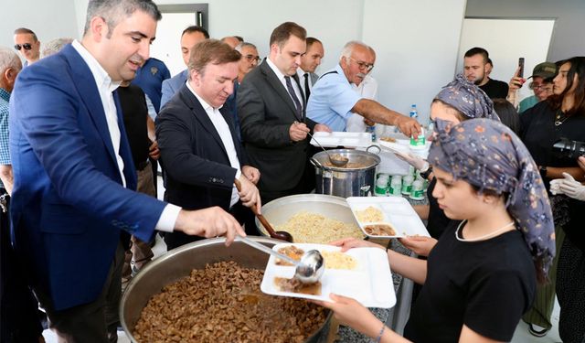 Hüseyin Aksoy Dede Anısına Lokma Yemeği Verildi