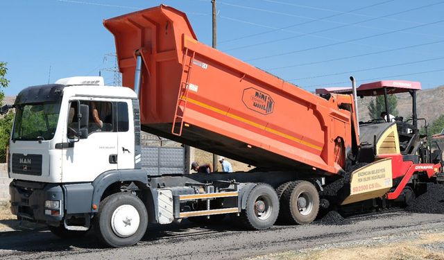 Kurutilek Mahallesi’nde Asfalt Serim Çalışmaları Sürüyor
