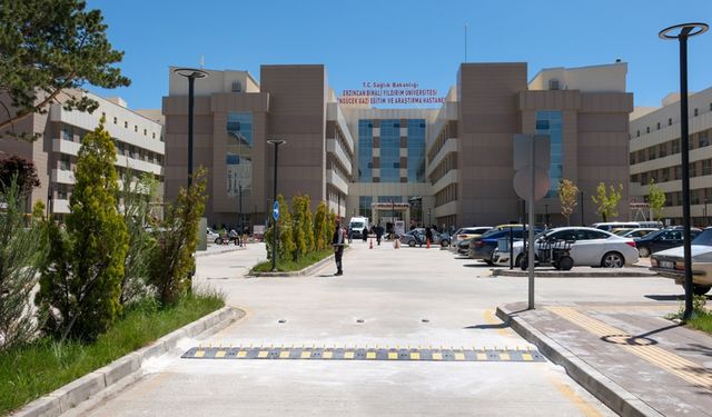 Erzincan’da Hastanede Görevli İşçinin Tedavisi Sürüyor