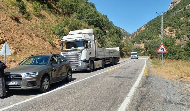 Pülümür Yolunda Korkutan Kaza: Neyse ki Can Kaybı Yok