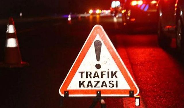 Erzincan’da Otobüsle Otomobil Çarpıştı: Sürücü Yaralandı