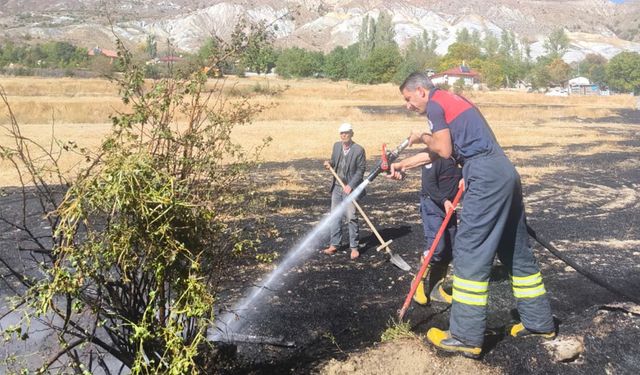 Erzincan’da Arazi Yangını: İtfaiye Ekipleri Hızlı Müdahale ile Büyümesini Önledi