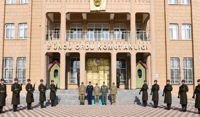 Komutanlar Erzincan'daydı