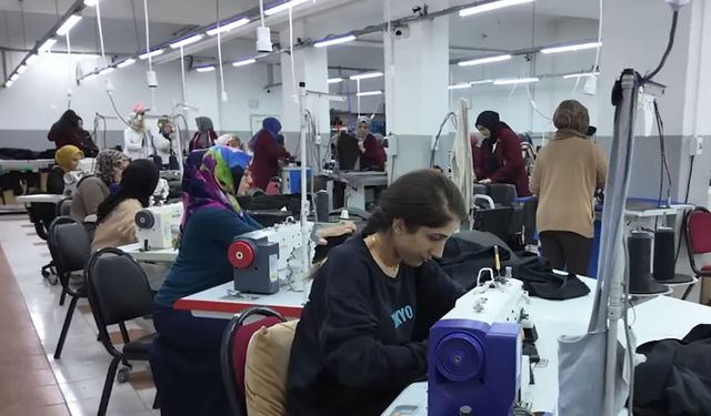 Erzincan’da Kadınlar Tekstilde Üretime Katkı Sunuyor